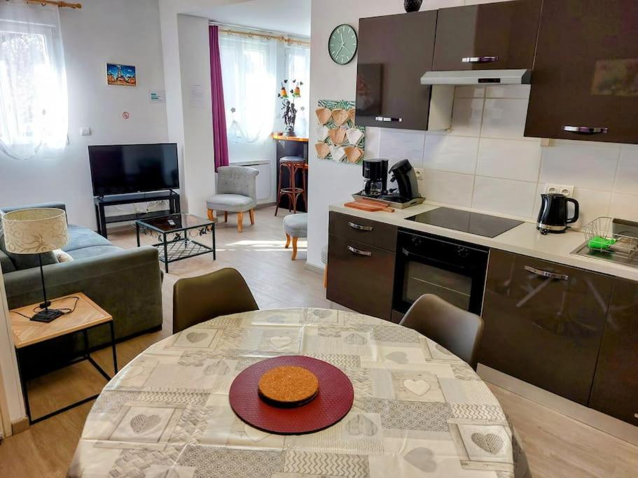 Gite 65 M2 200 M Gare T-G-V 400 M Centre-Ville Grand Parking 250 Places Gratuit Face Au Logement Arras Zewnętrze zdjęcie